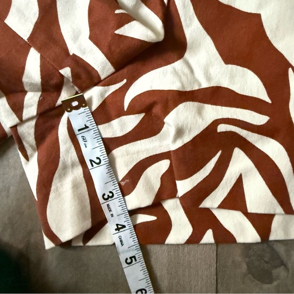 SPANX Women’s On the Go Print 4-Inch Shorts clay zebra size small - Picture 5 of 7